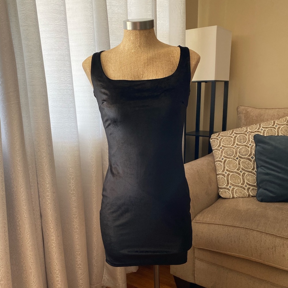 SQUARE NECK VELVET DRESS